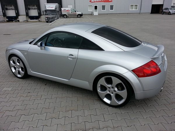 Silbernes Sportcoupé nach der Aufbereitung