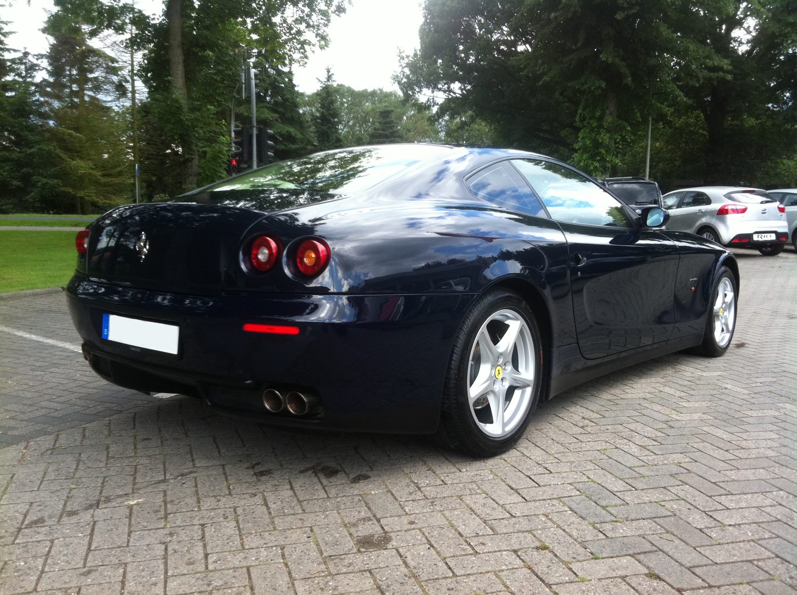 Schwarzer Gran Turismo, Heckansicht nach der Aufbereitung